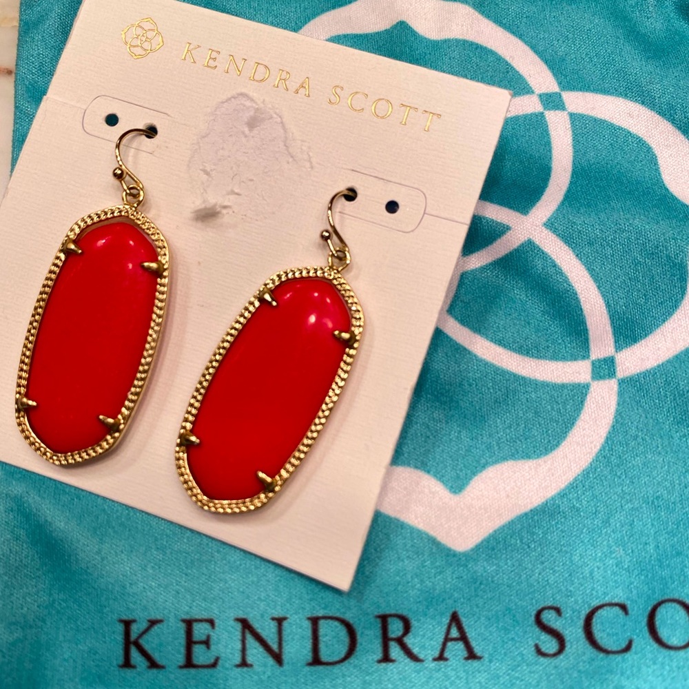 Kendra Scott Elle earrings in red with gold